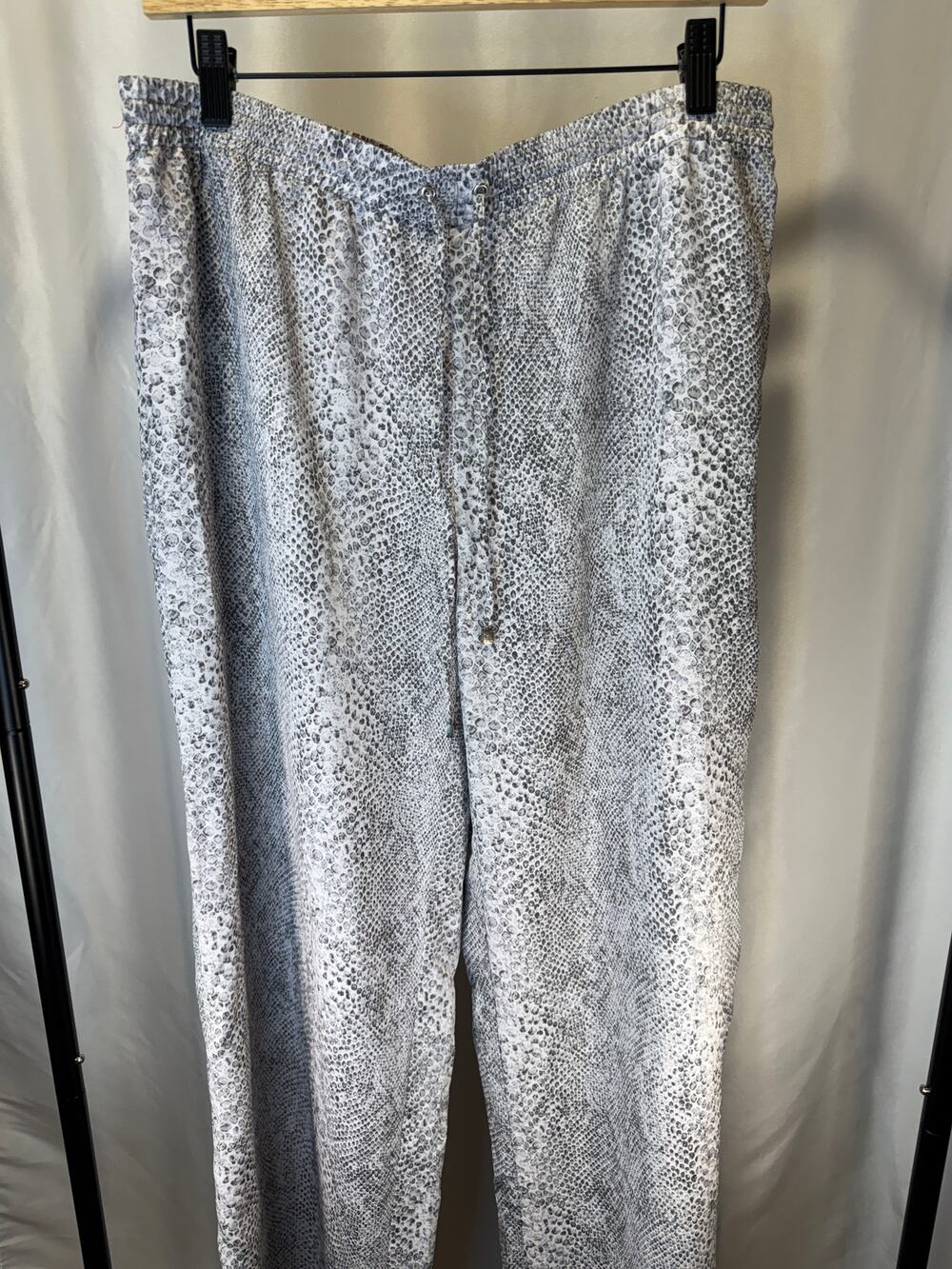 Calvin Klein Women M Snake Print Pull On Pants Gray White Drawstring Relaxed